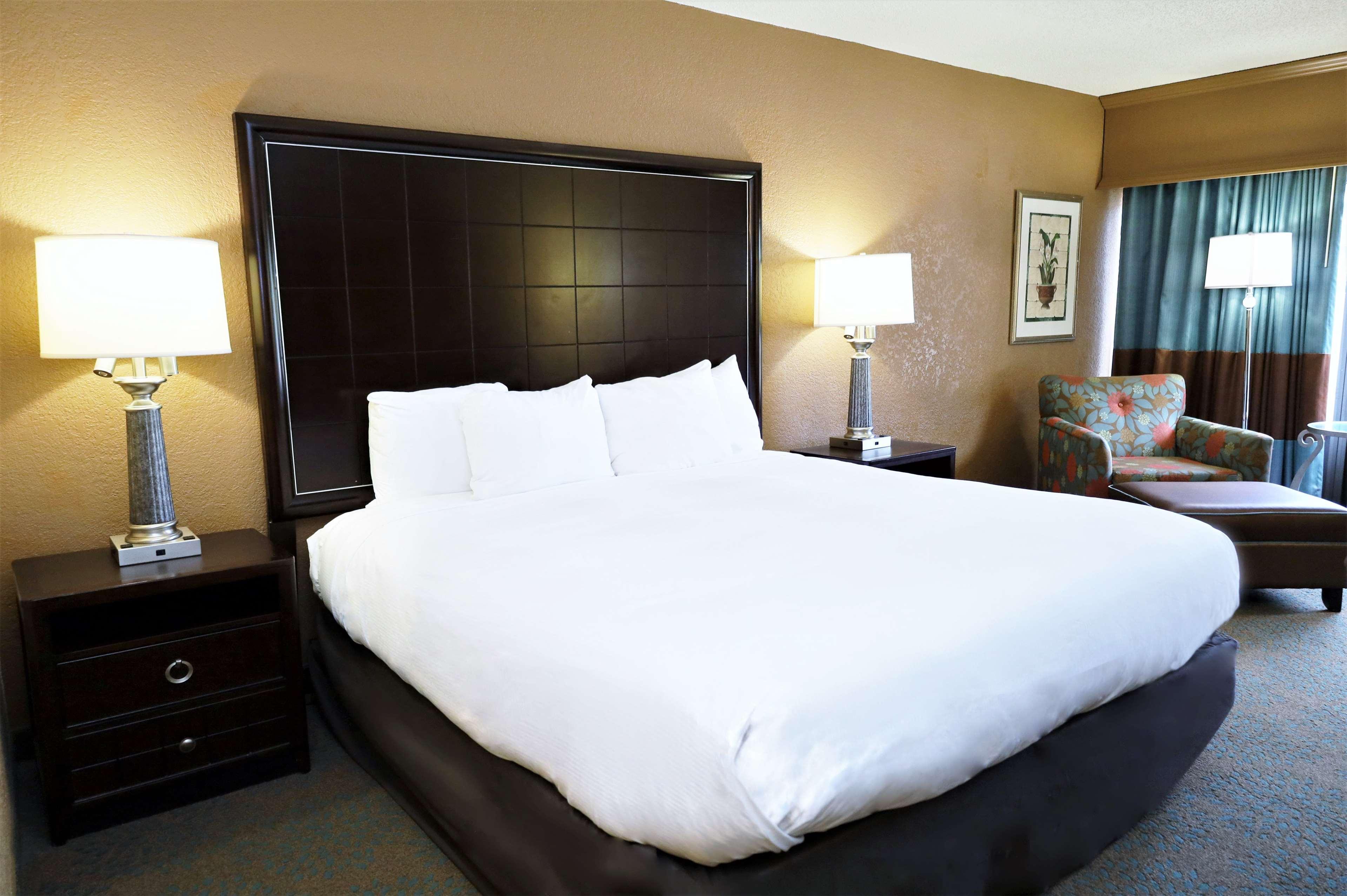 Doubletree By Hilton Columbus Hotel Bagian luar foto