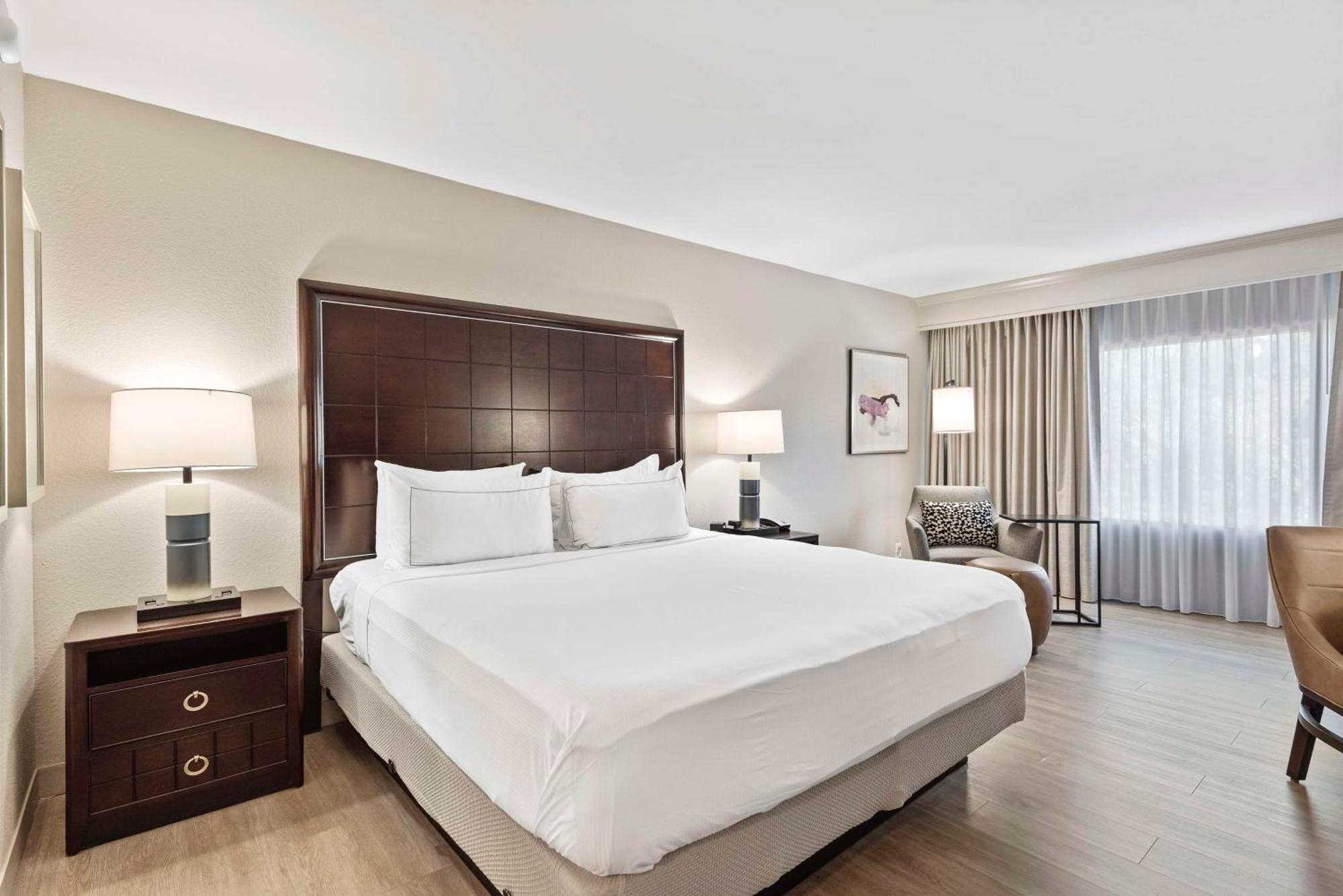 Doubletree By Hilton Columbus Hotel Bagian luar foto