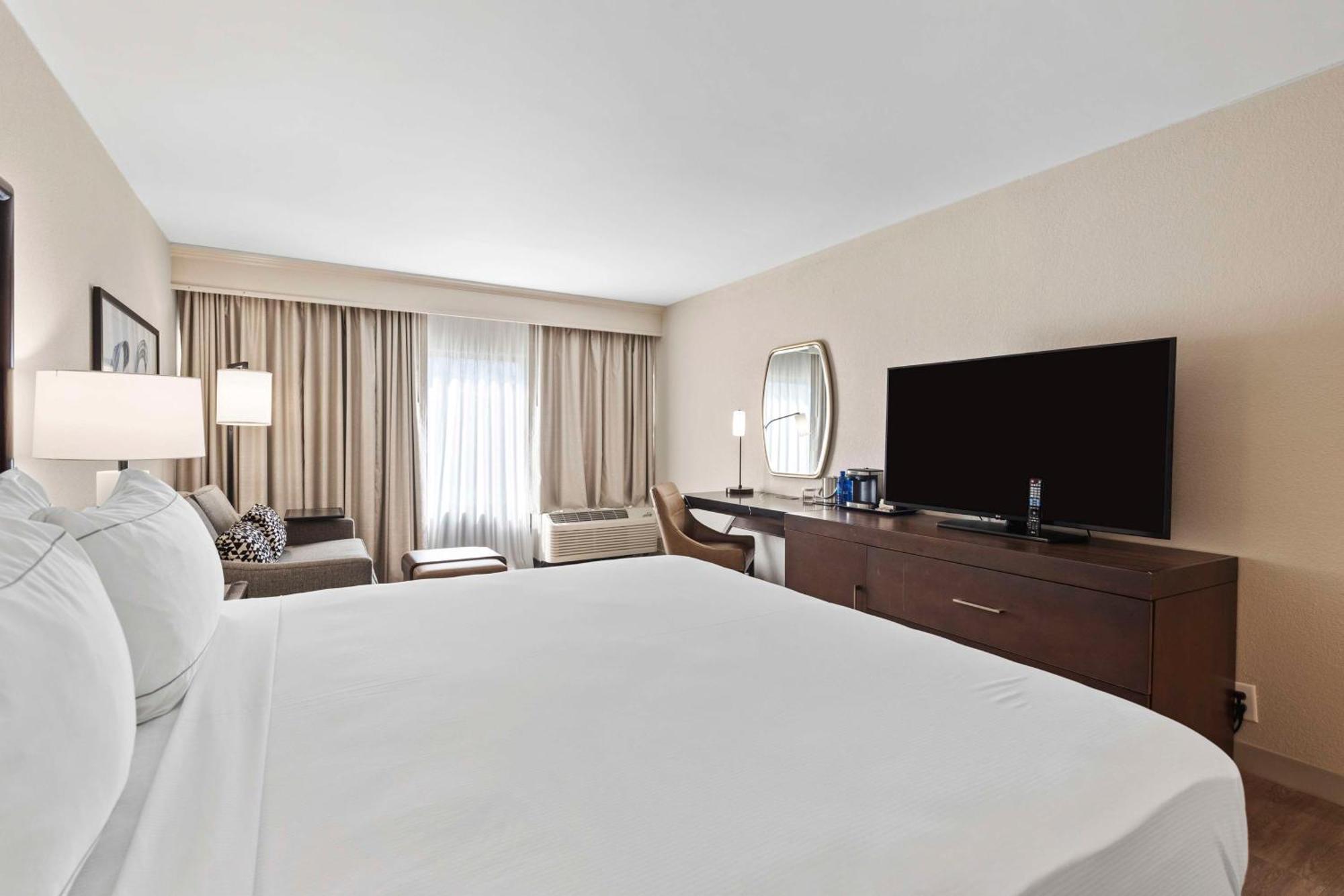 Doubletree By Hilton Columbus Hotel Bagian luar foto