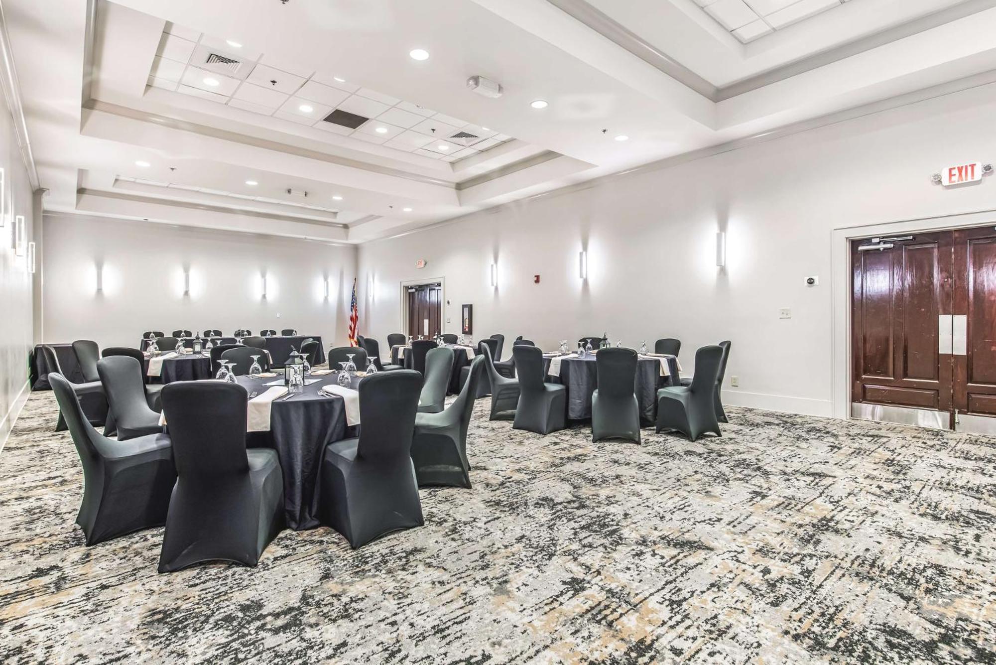 Doubletree By Hilton Columbus Hotel Bagian luar foto