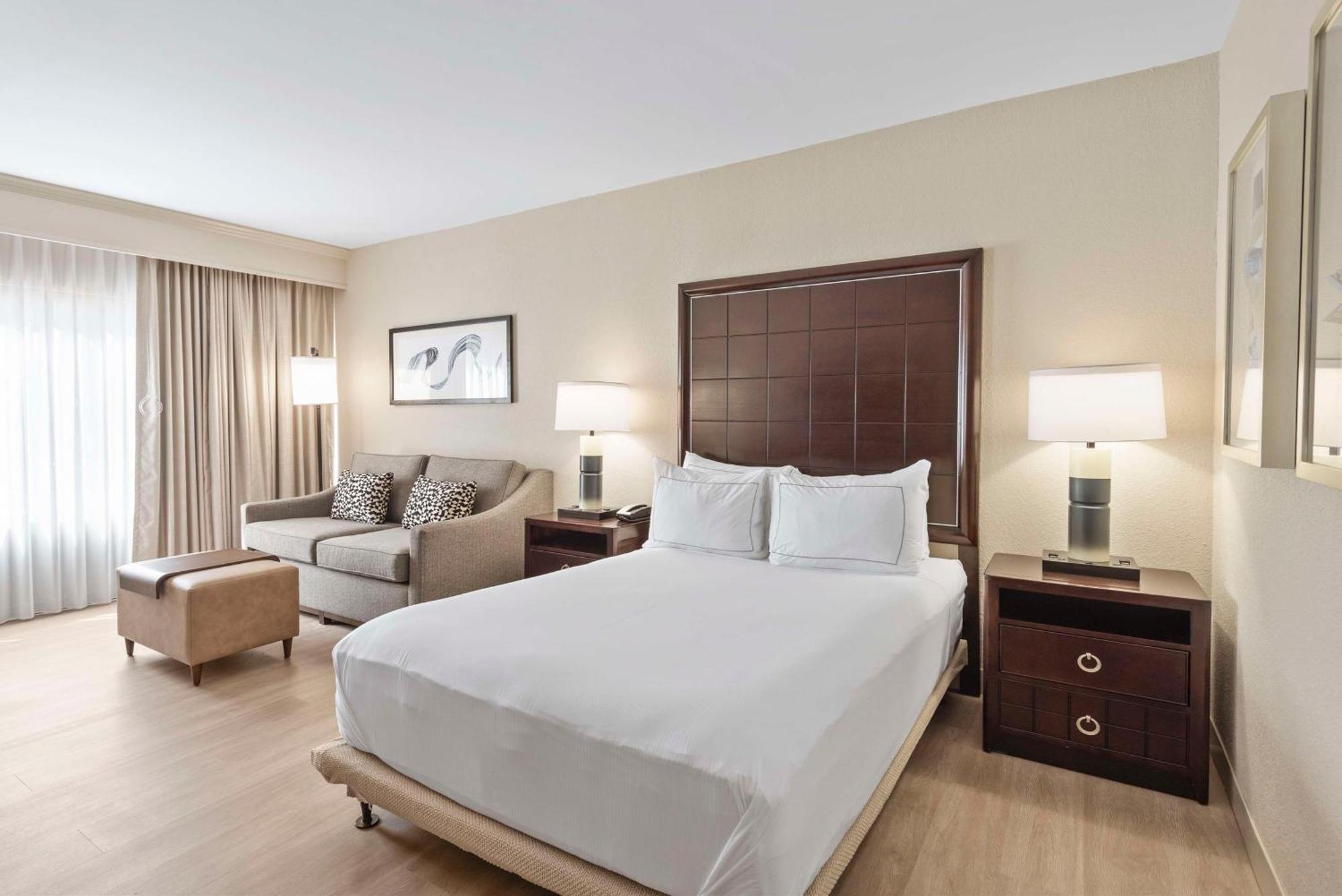 Doubletree By Hilton Columbus Hotel Bagian luar foto