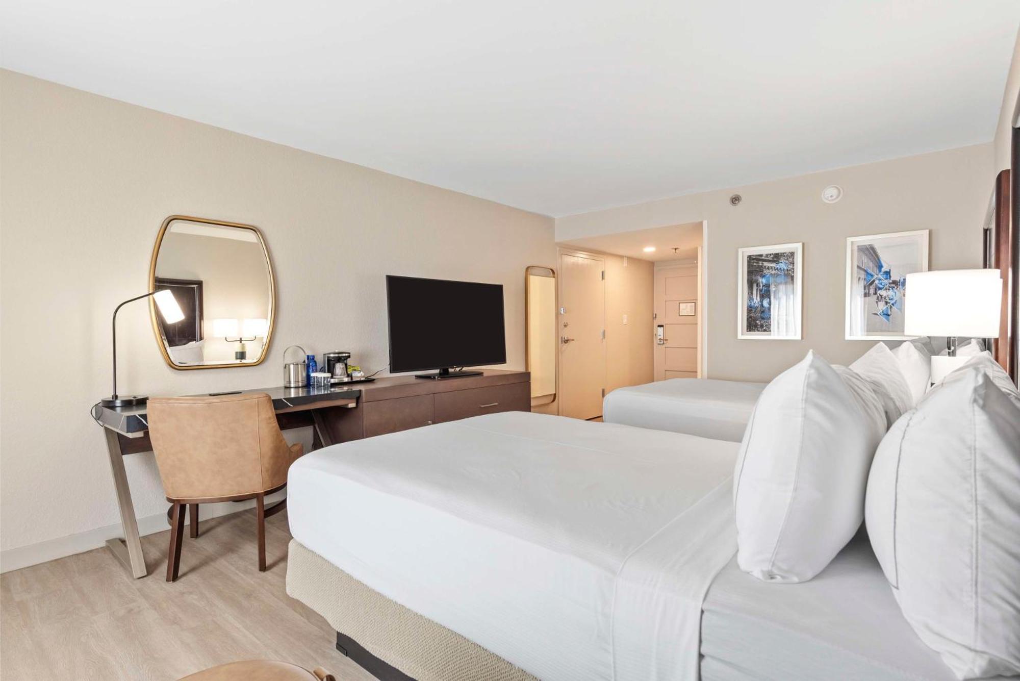 Doubletree By Hilton Columbus Hotel Bagian luar foto