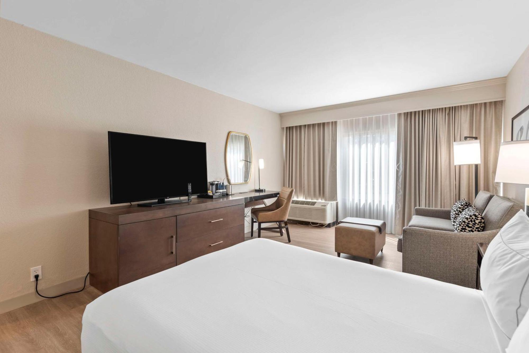 Doubletree By Hilton Columbus Hotel Bagian luar foto