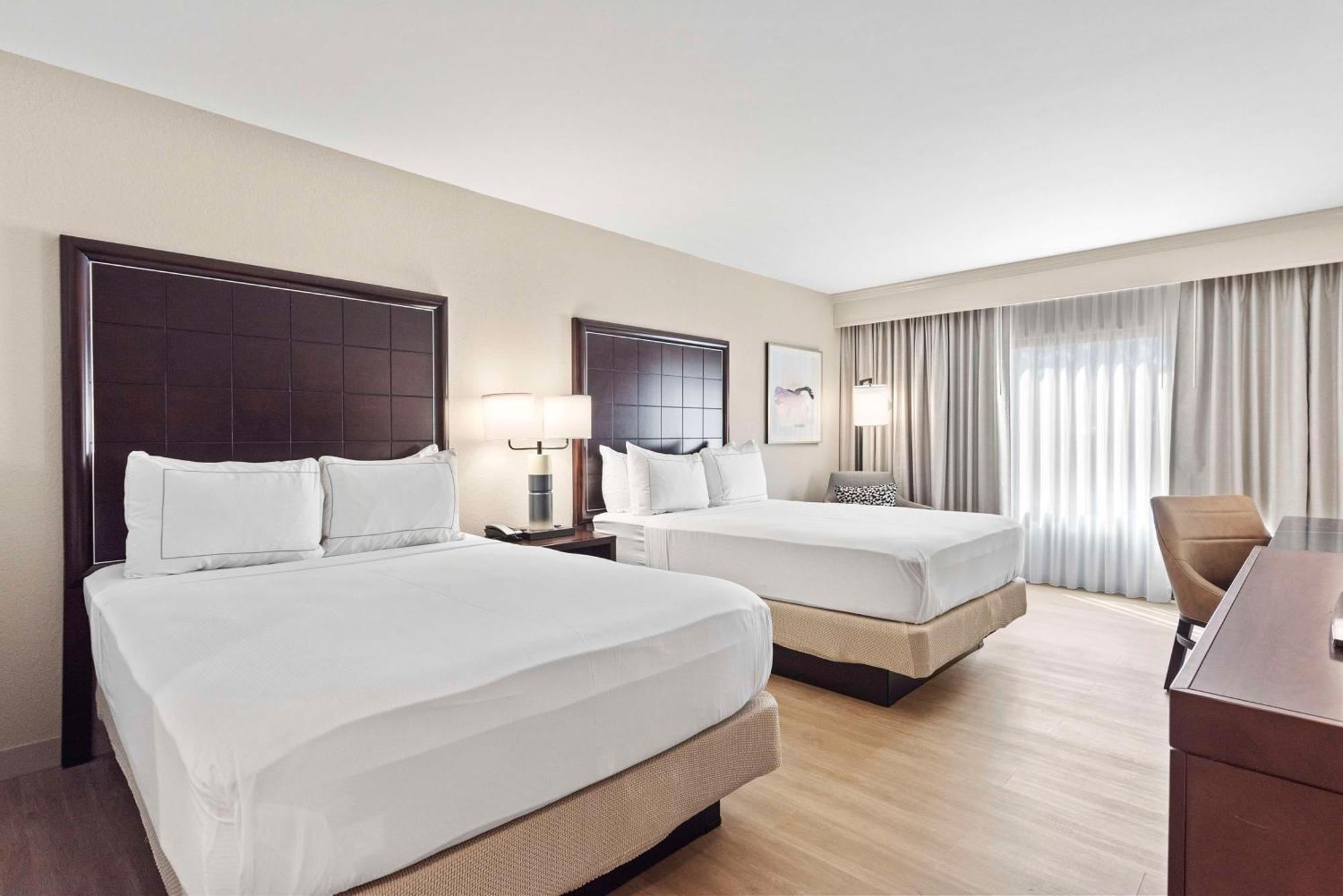 Doubletree By Hilton Columbus Hotel Bagian luar foto