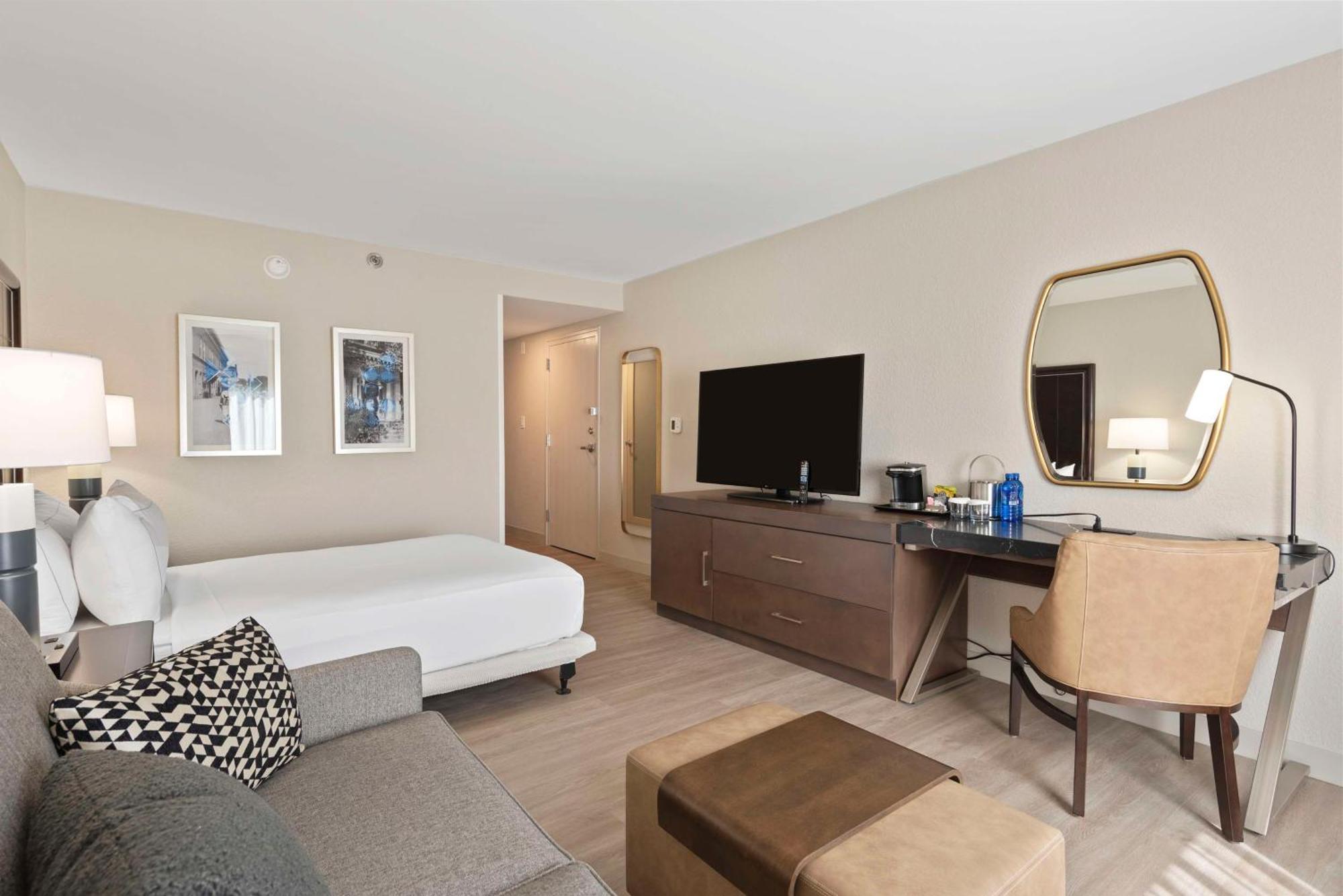 Doubletree By Hilton Columbus Hotel Bagian luar foto