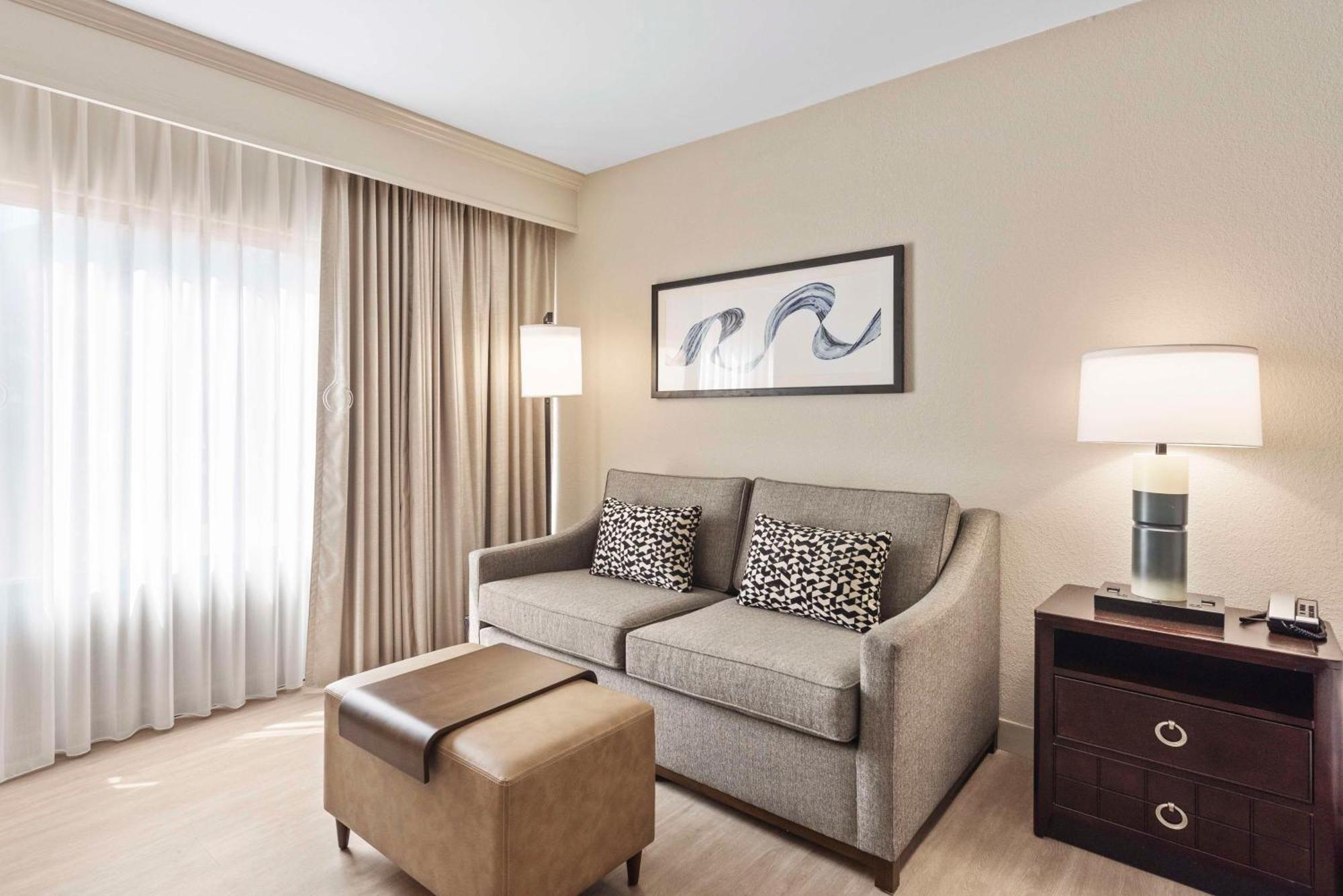 Doubletree By Hilton Columbus Hotel Bagian luar foto