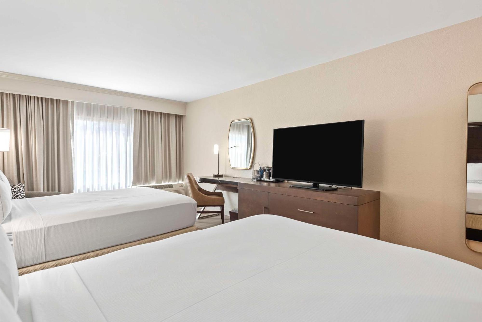 Doubletree By Hilton Columbus Hotel Bagian luar foto