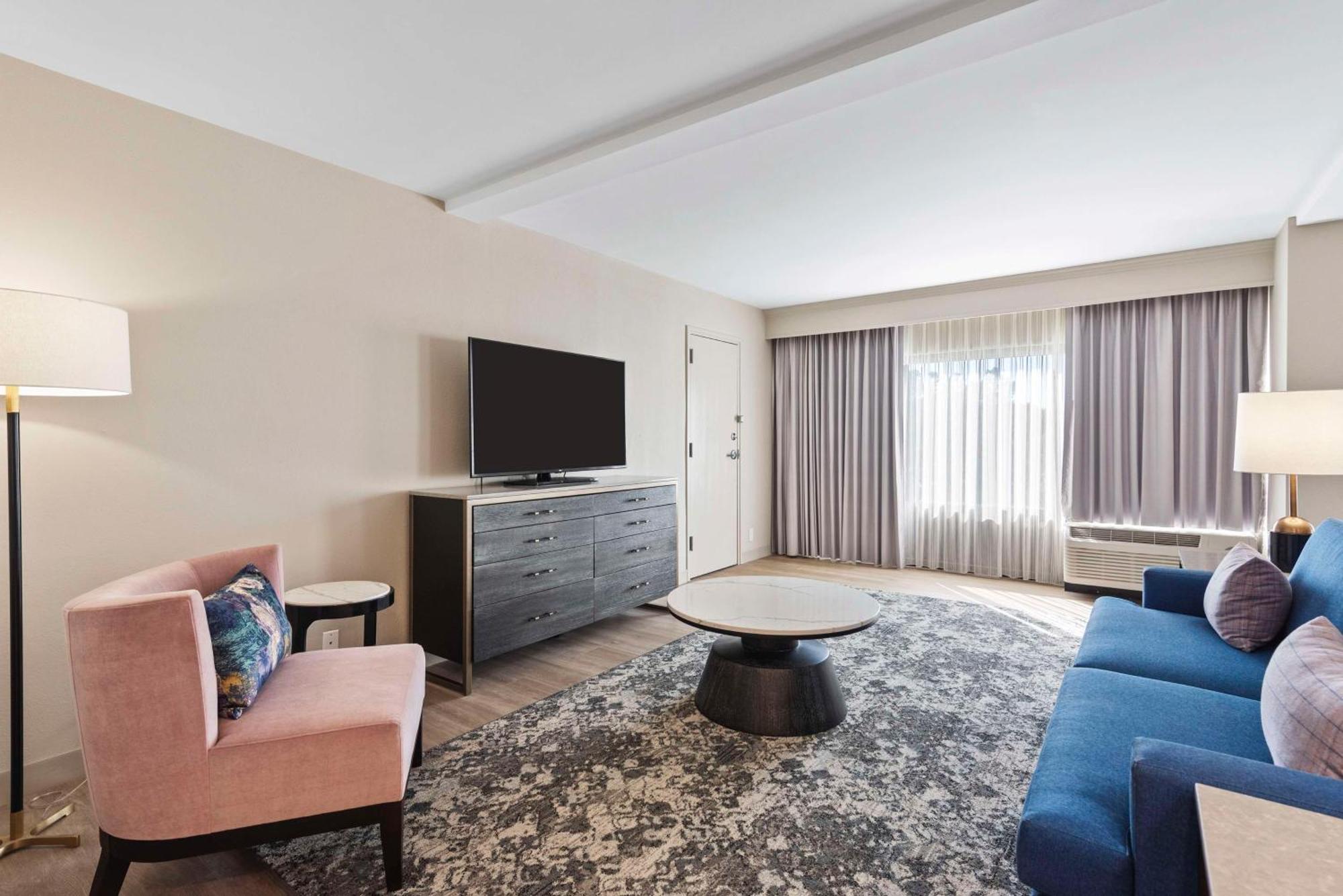 Doubletree By Hilton Columbus Hotel Bagian luar foto