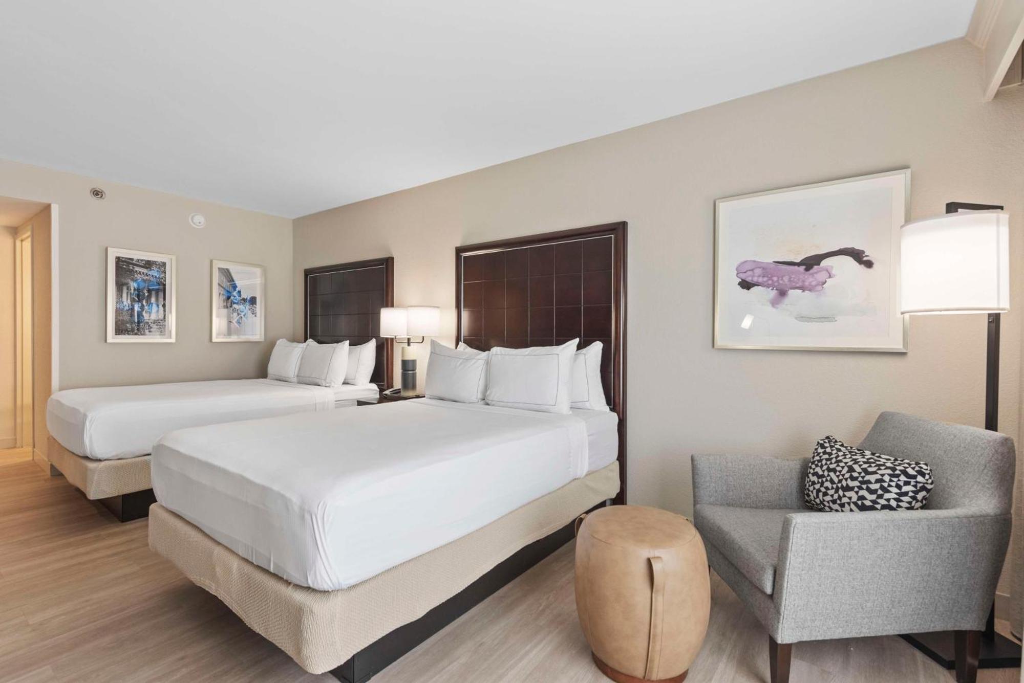 Doubletree By Hilton Columbus Hotel Bagian luar foto