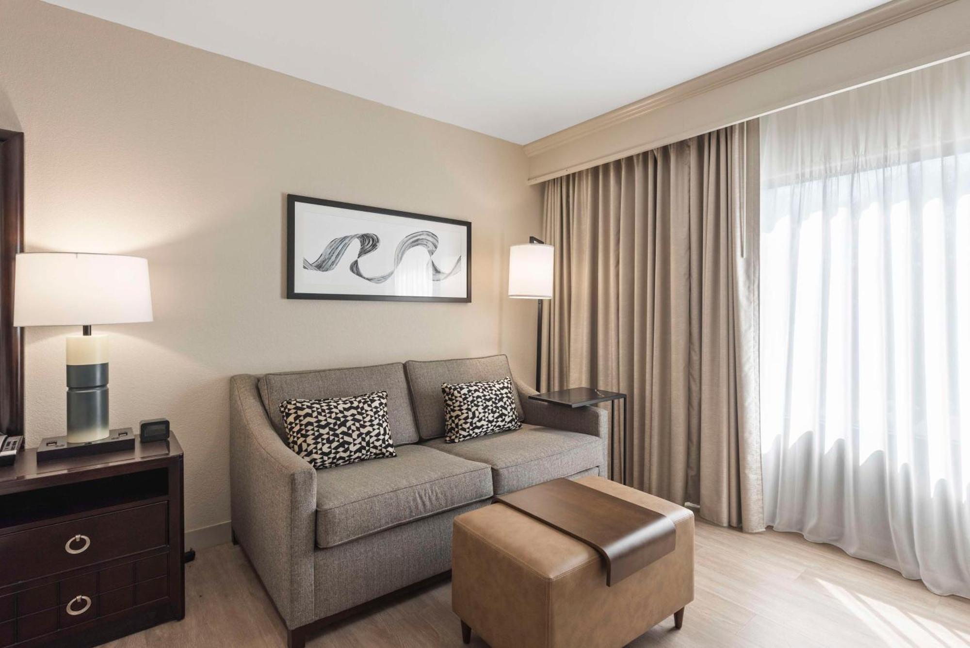 Doubletree By Hilton Columbus Hotel Bagian luar foto
