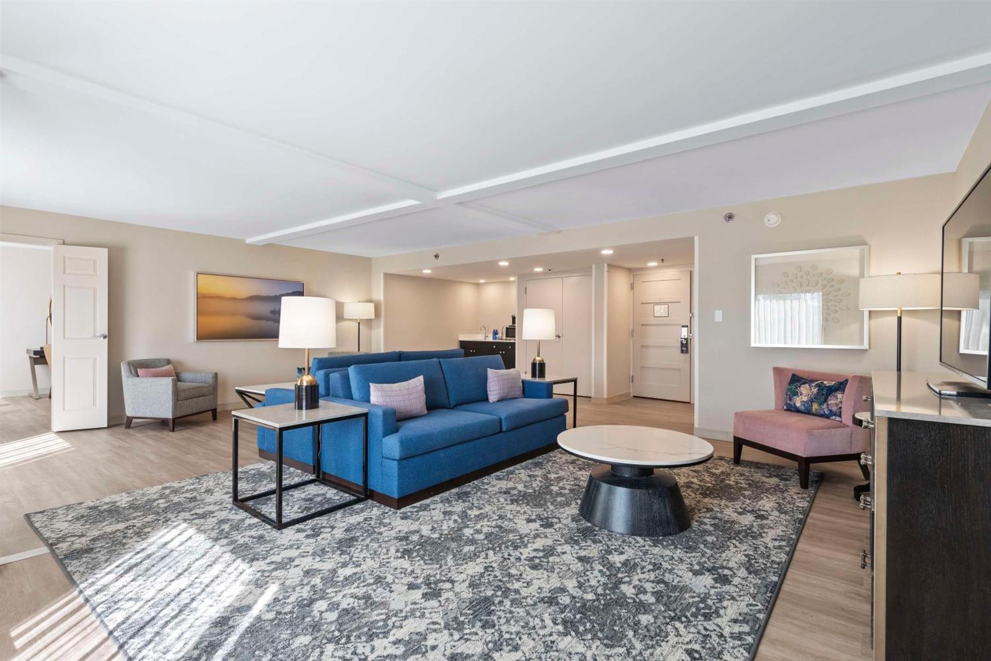 Doubletree By Hilton Columbus Hotel Bagian luar foto