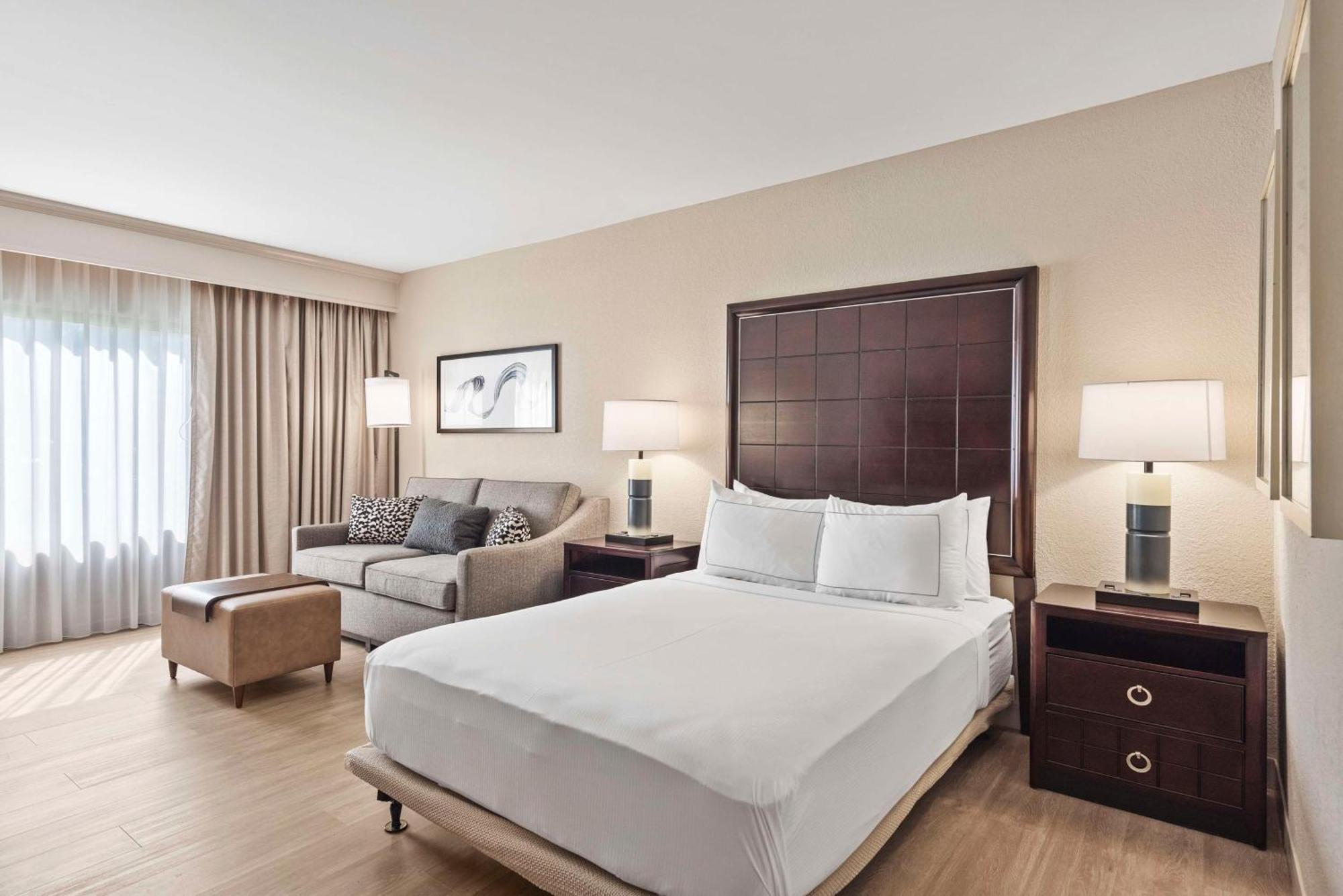 Doubletree By Hilton Columbus Hotel Bagian luar foto