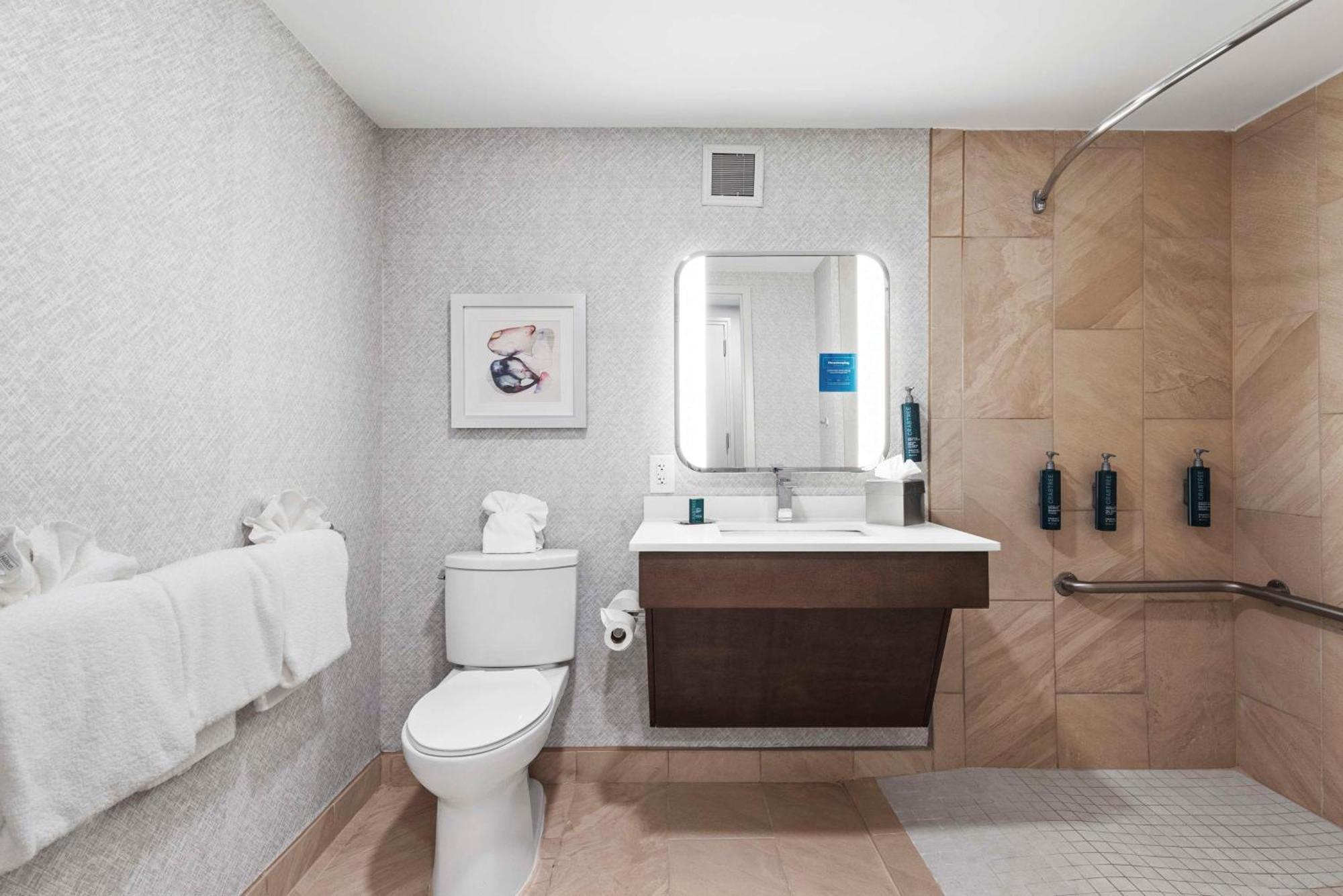 Doubletree By Hilton Columbus Hotel Bagian luar foto