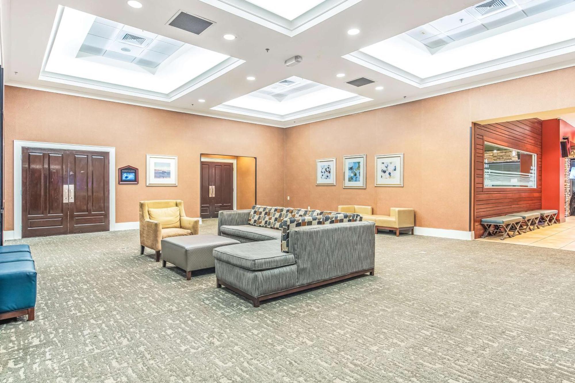 Doubletree By Hilton Columbus Hotel Bagian luar foto