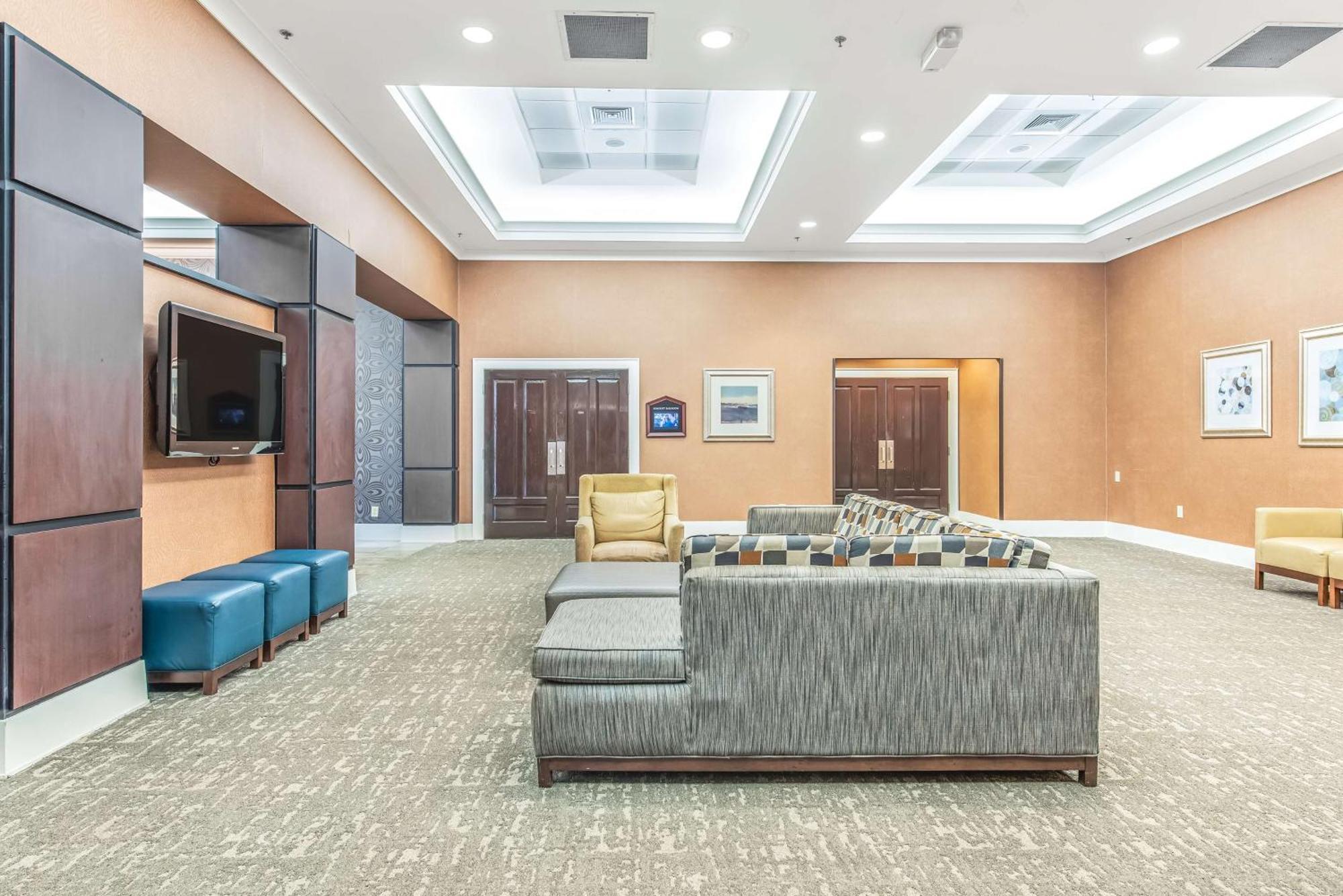 Doubletree By Hilton Columbus Hotel Bagian luar foto